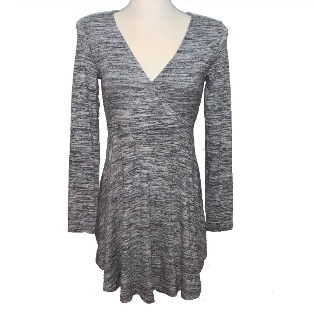 Long sleeve grey surplice dress